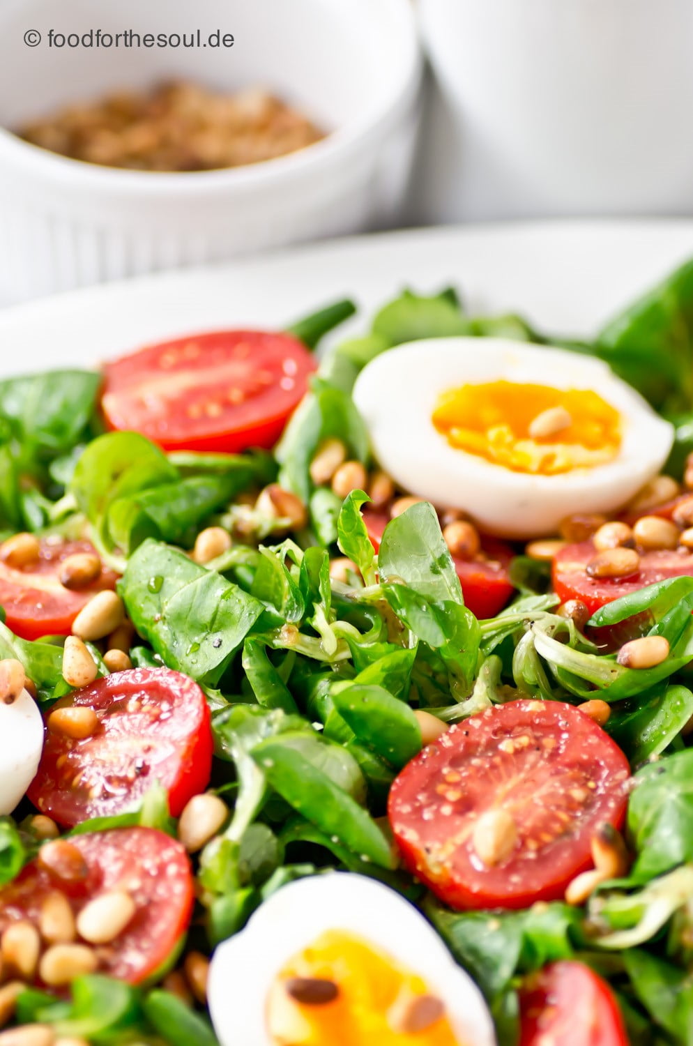 Feldsalat mir Ei und Tomate