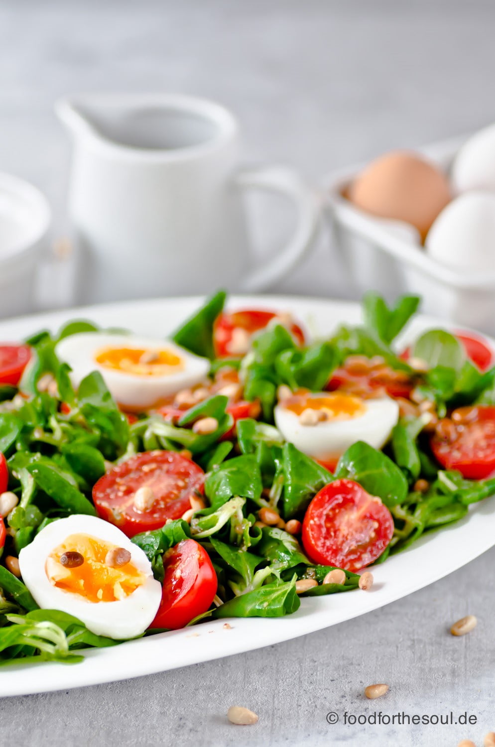 Feldsalat mir Ei und Tomate