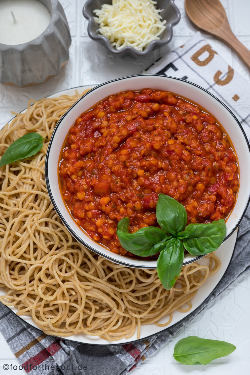 Rote Linsen-Bolognese mit Spaghetti food for the soul